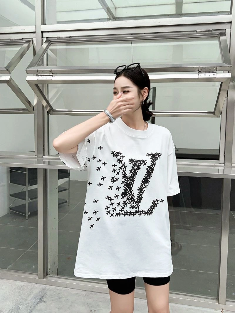 Functional Louis Vuitton T-Shirts 138144