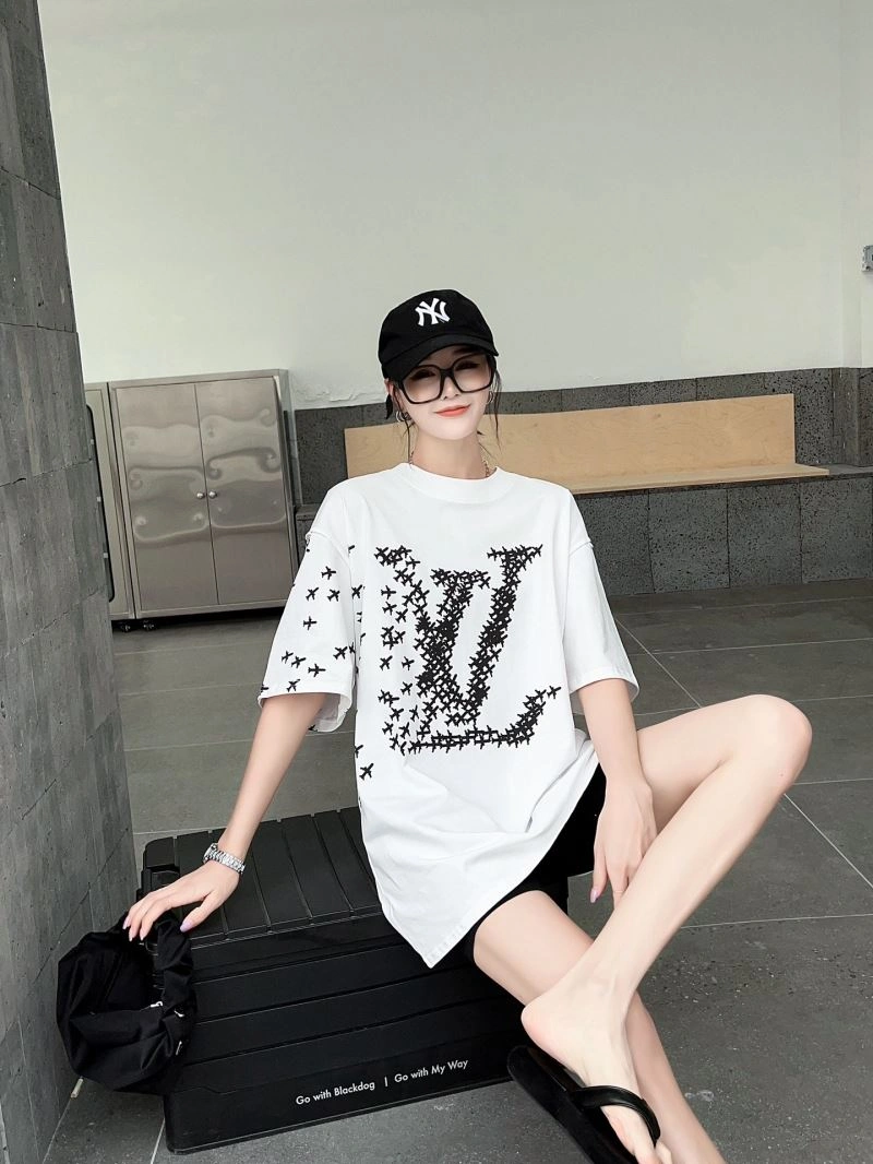 Functional Louis Vuitton T-Shirts 138144