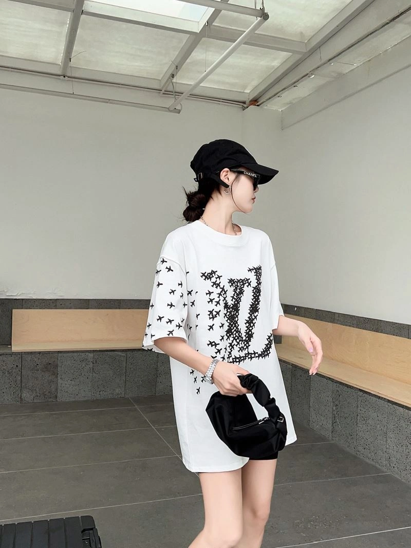 Functional Louis Vuitton T-Shirts 138144
