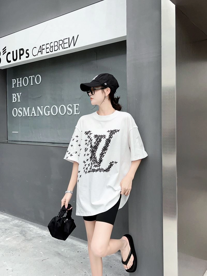 Functional Louis Vuitton T-Shirts 138144
