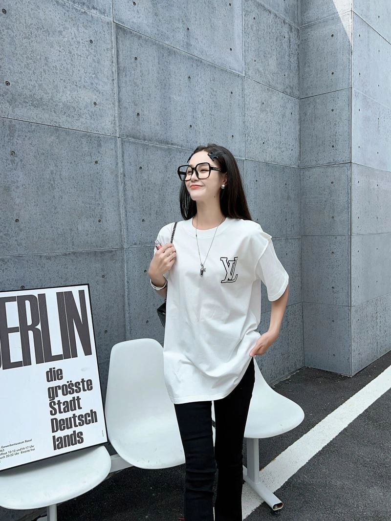 Seasonal Louis Vuitton T-Shirts 138149