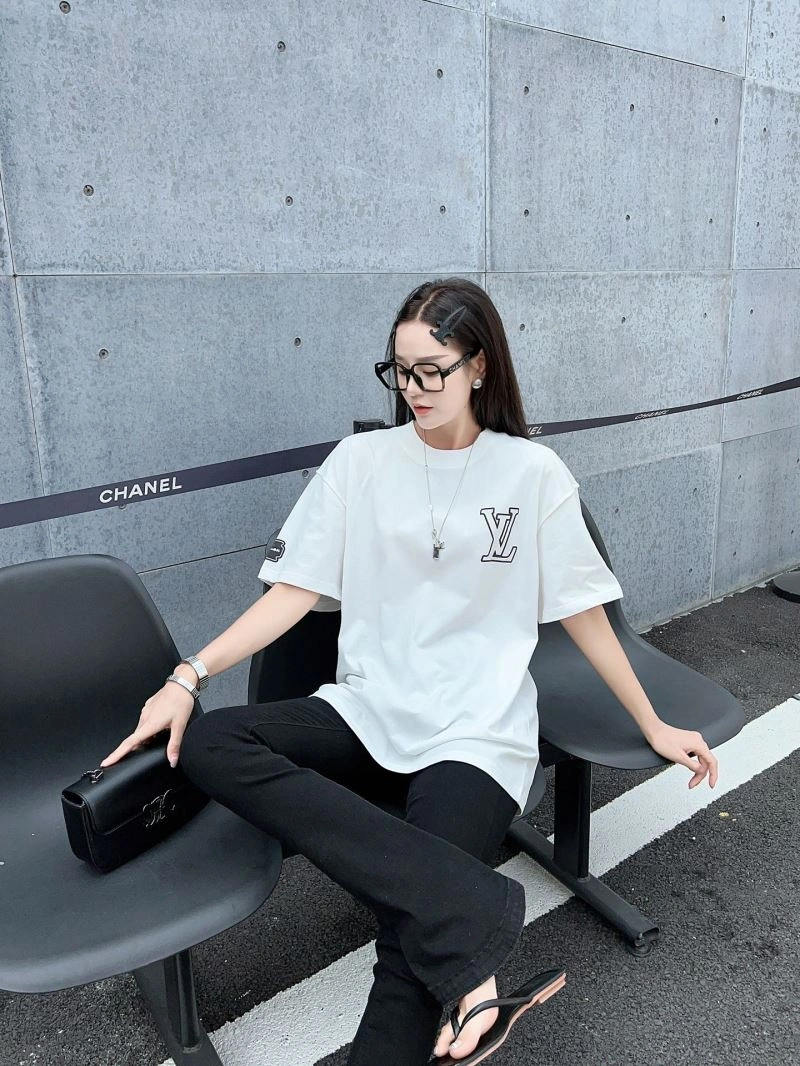Seasonal Louis Vuitton T-Shirts 138149