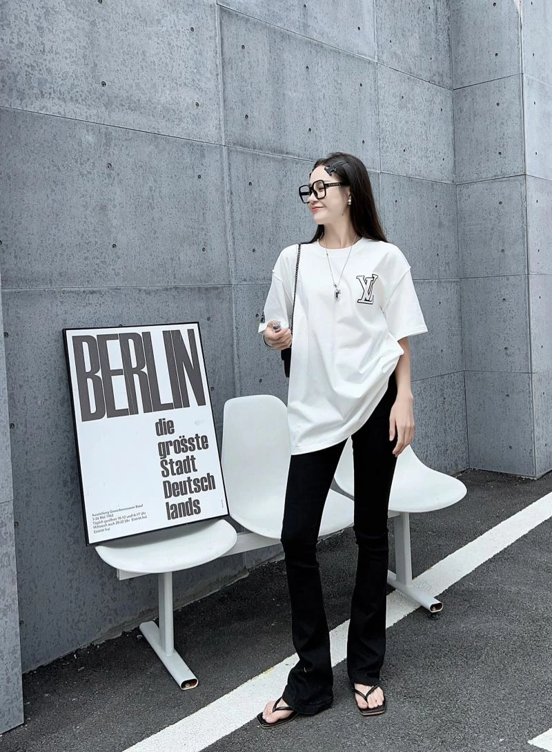 Seasonal Louis Vuitton T-Shirts 138149