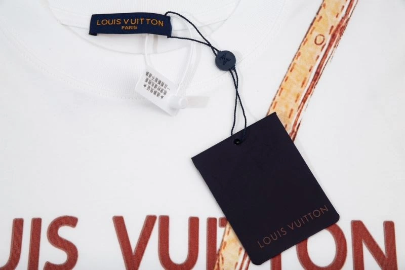 Louis Vuitton T-Shirts Casual 138125