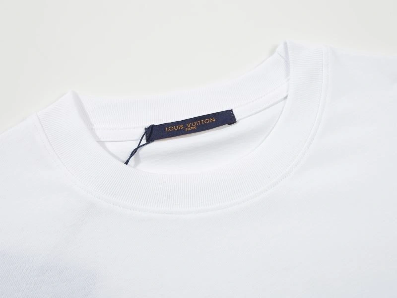 Louis Vuitton T-Shirts UrbanChic 138103