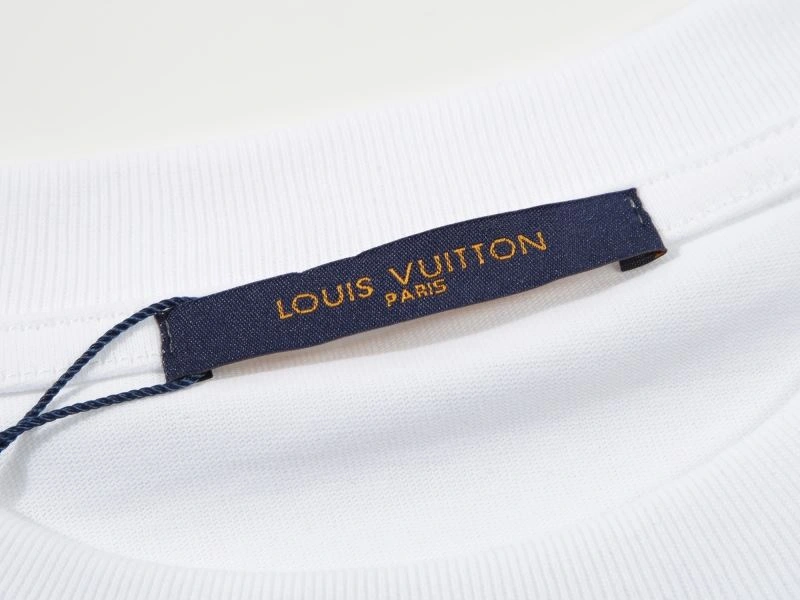 Louis Vuitton T-Shirts UrbanChic 138103