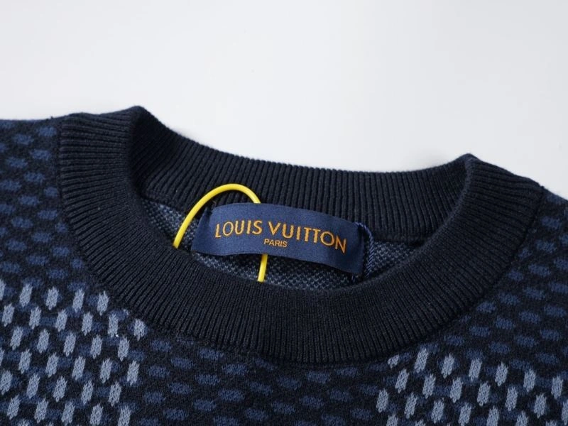 Louis Vuitton T-Shirts Versatile 138100