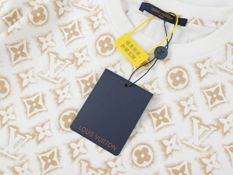 Practical Louis Vuitton T-Shirts 138106