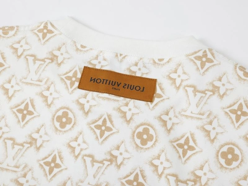 Practical Louis Vuitton T-Shirts 138106