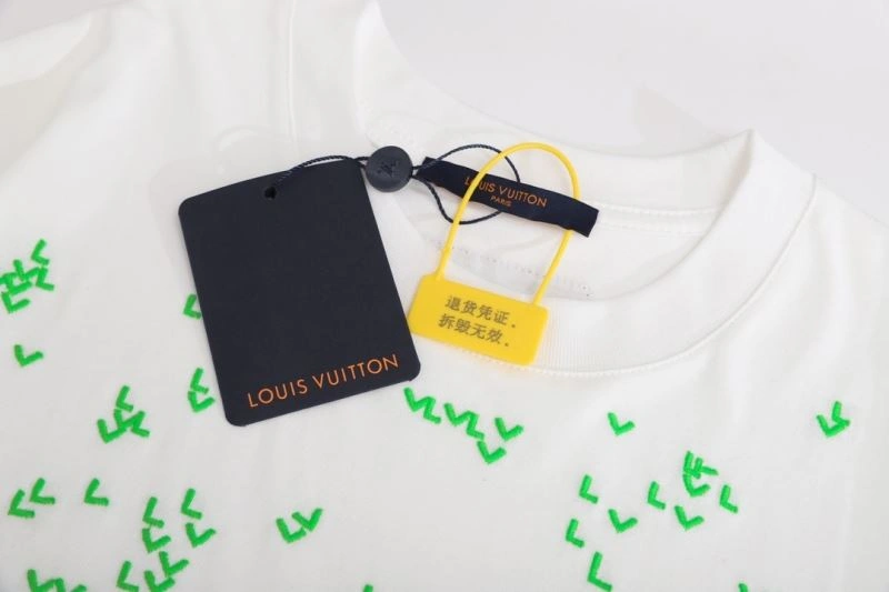 Sporty Louis Vuitton T-Shirts 138091