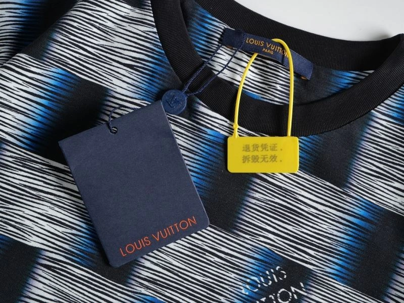 Louis Vuitton T-Shirts UrbanChic 138121
