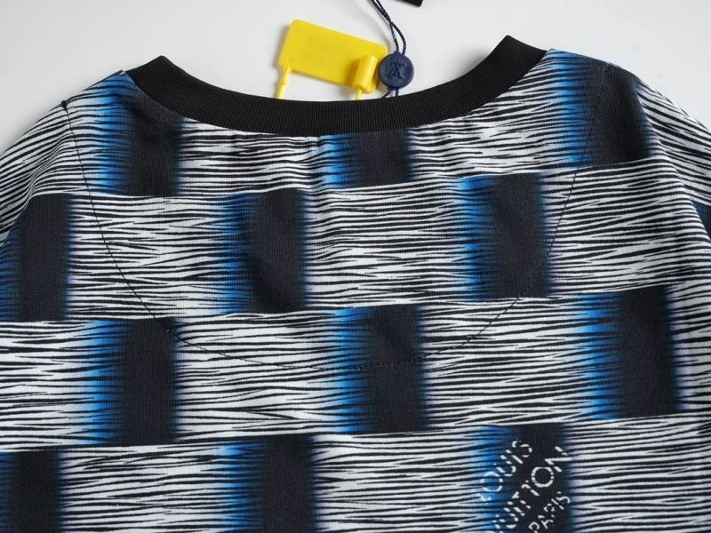 Louis Vuitton T-Shirts UrbanChic 138121