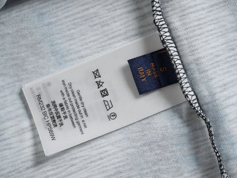 Louis Vuitton T-Shirts UrbanChic 138121