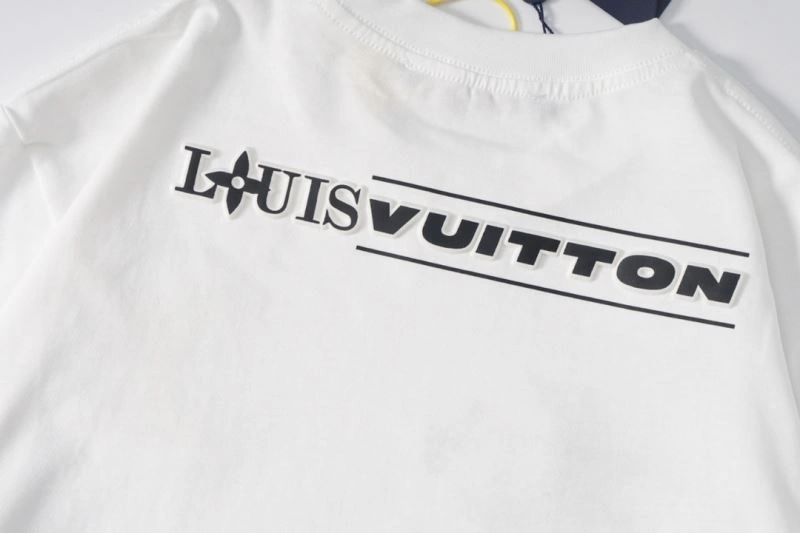 Refined Louis Vuitton T-Shirts 138061