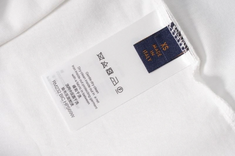 Refined Louis Vuitton T-Shirts 138061