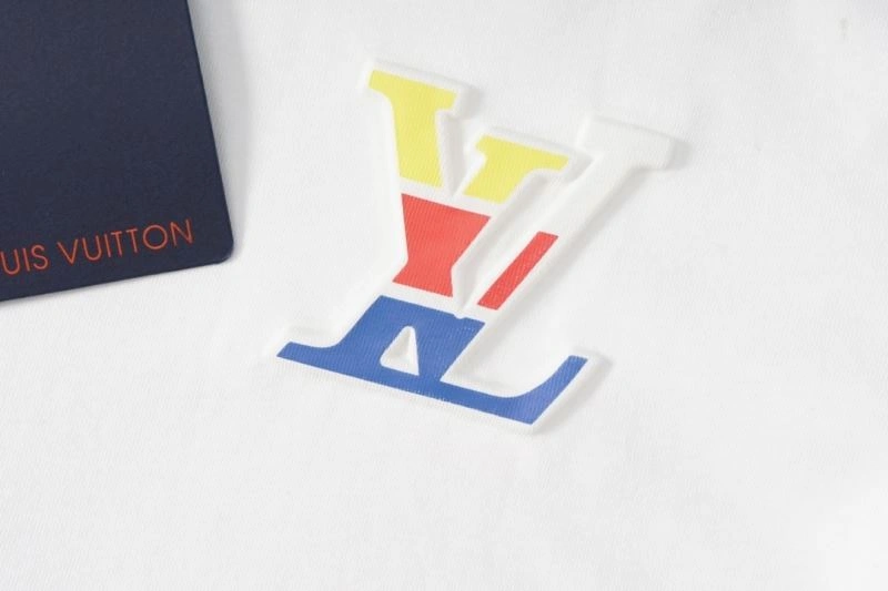 Refined Louis Vuitton T-Shirts 138061