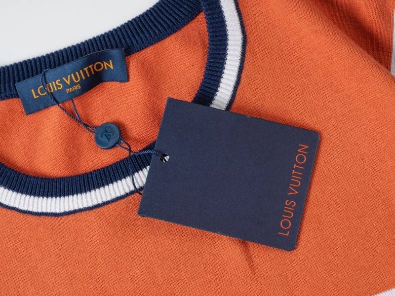Louis Vuitton T-Shirts Versatile 138062