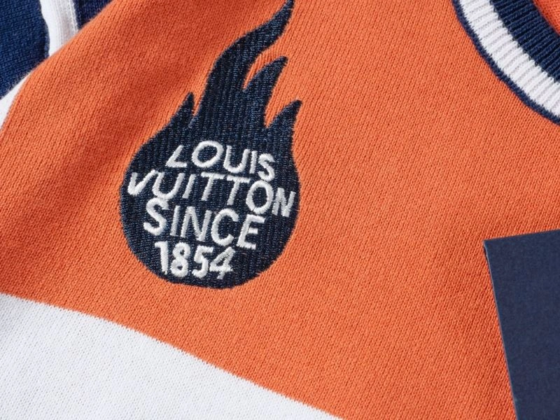 Louis Vuitton T-Shirts Versatile 138062