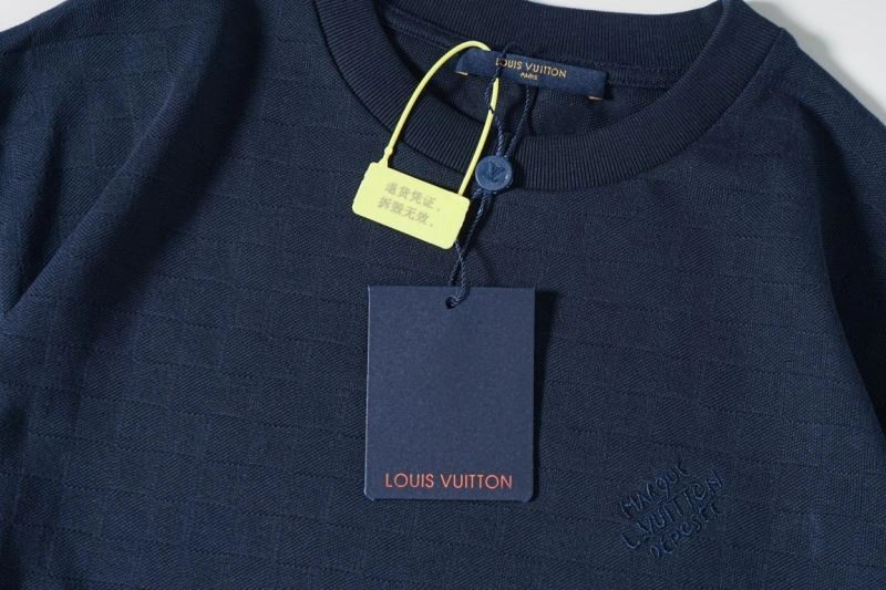 Trendsetting Louis Vuitton T-Shirts 138035