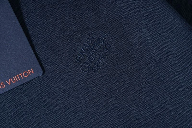 Trendsetting Louis Vuitton T-Shirts 138035