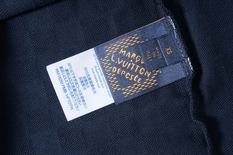 Trendsetting Louis Vuitton T-Shirts 138035