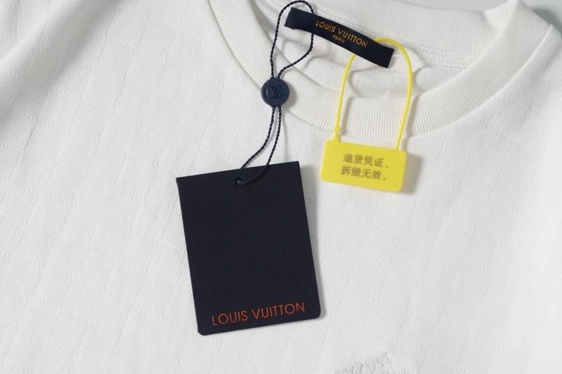 Supportive Louis Vuitton T-Shirts 138032