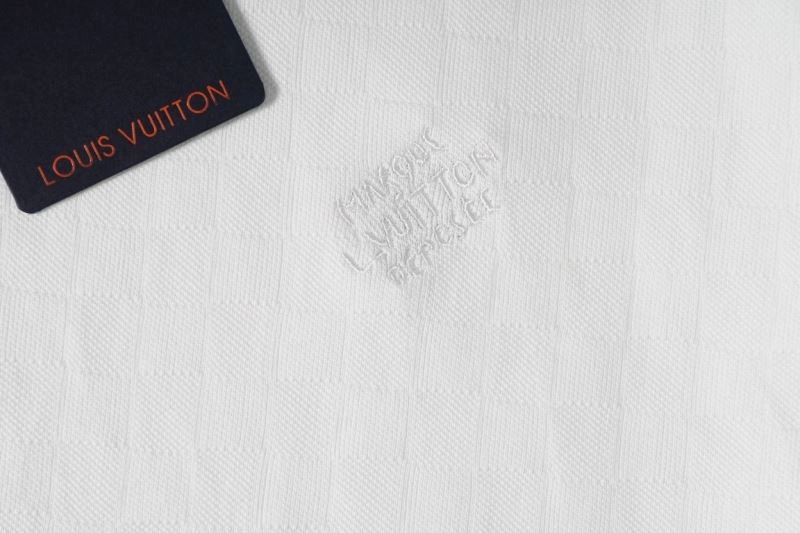Supportive Louis Vuitton T-Shirts 138032