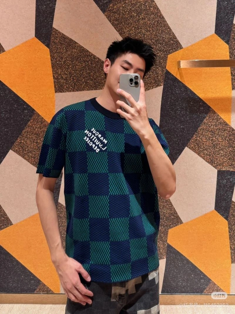EyeCatching Louis Vuitton T-Shirts 138015