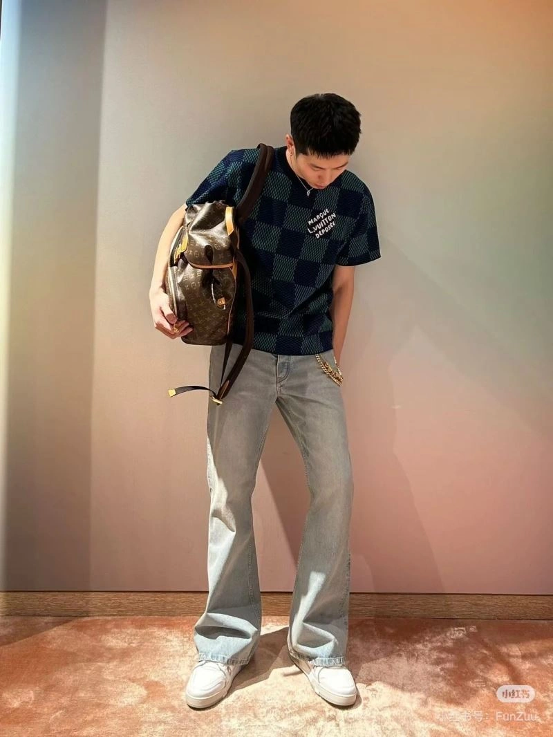 EyeCatching Louis Vuitton T-Shirts 138015