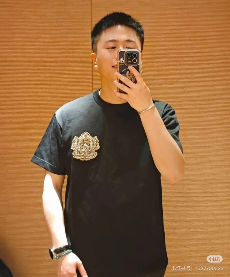 Effortless Louis Vuitton T-Shirts 138007