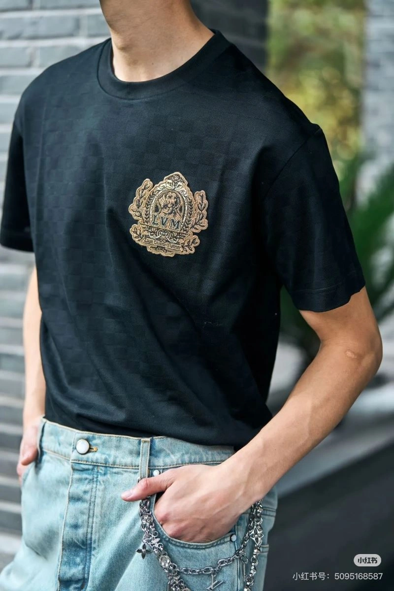Effortless Louis Vuitton T-Shirts 138007
