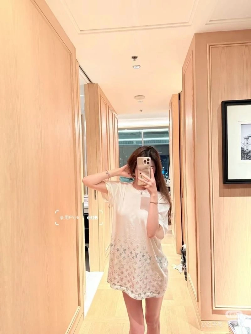Stretchable Louis Vuitton T-Shirts 137998