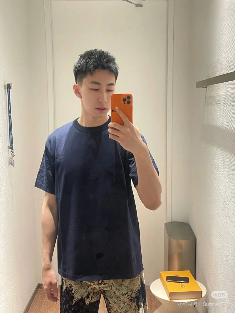 Louis Vuitton T-Shirts Stretchable 137994