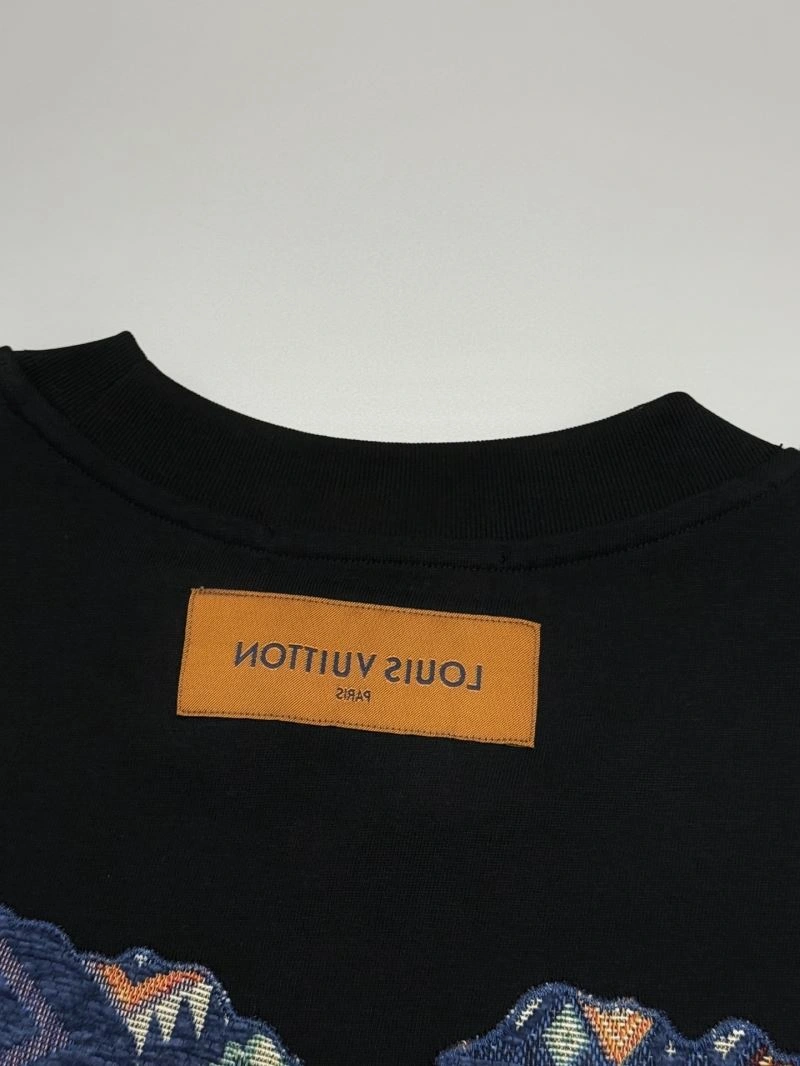WellDesigned Louis Vuitton T-Shirts 137972