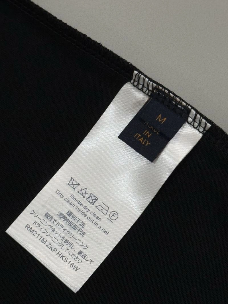 WellDesigned Louis Vuitton T-Shirts 137972