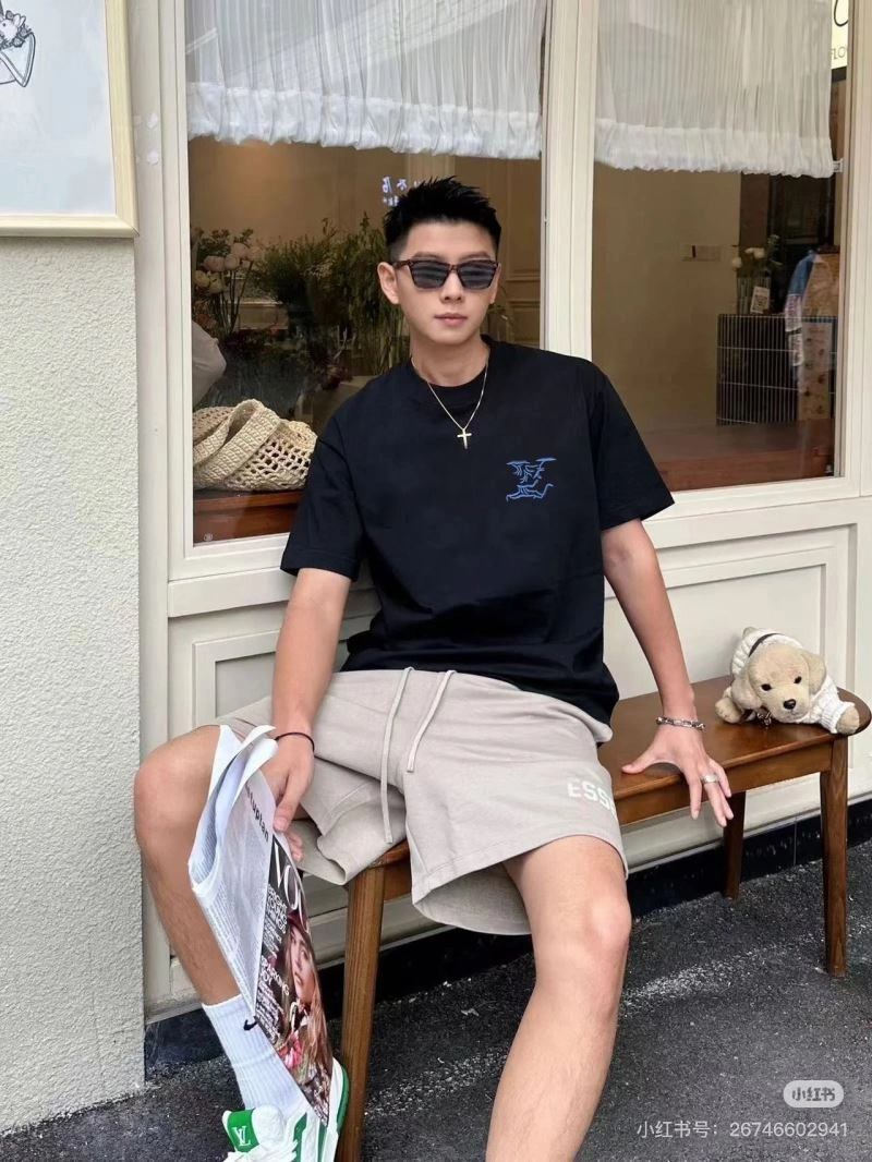 WellDesigned Louis Vuitton T-Shirts 137972