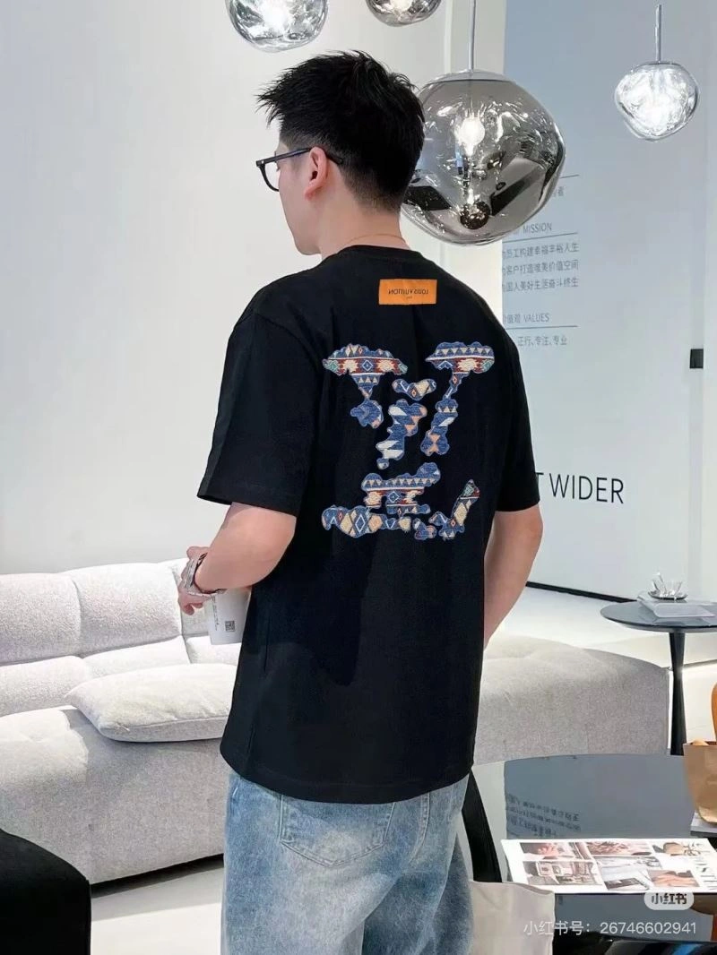 WellDesigned Louis Vuitton T-Shirts 137972