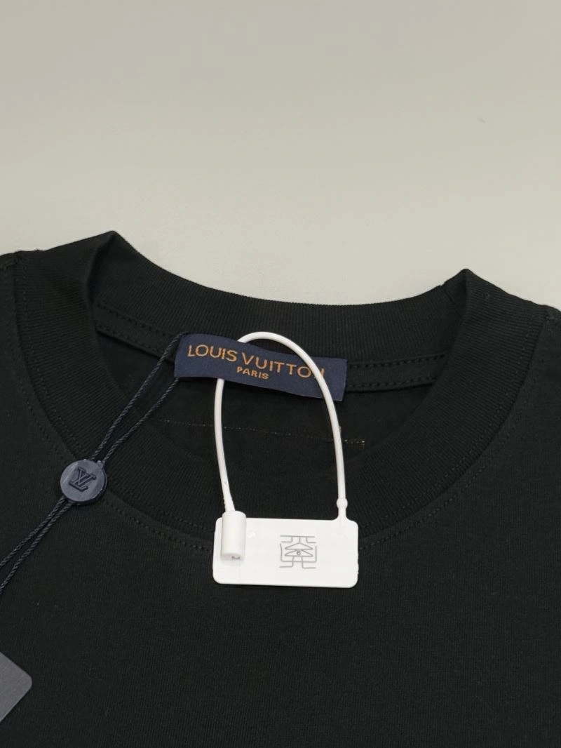 Sustainable Louis Vuitton T-Shirts 137984