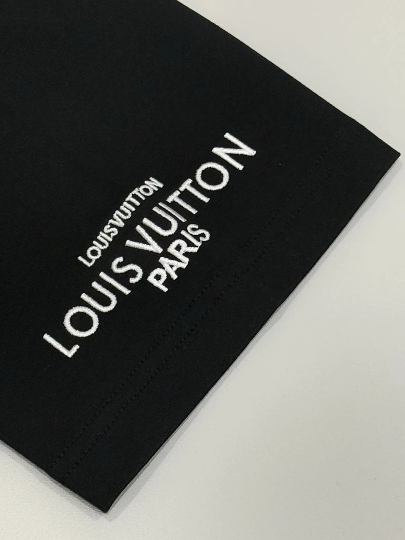 Sustainable Louis Vuitton T-Shirts 137984