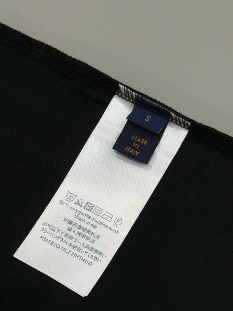 Sustainable Louis Vuitton T-Shirts 137984