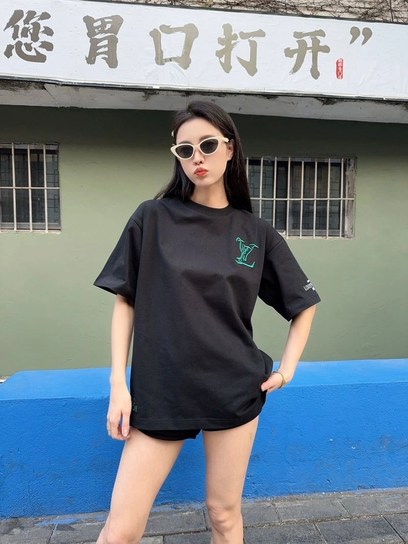 Sustainable Louis Vuitton T-Shirts 137984