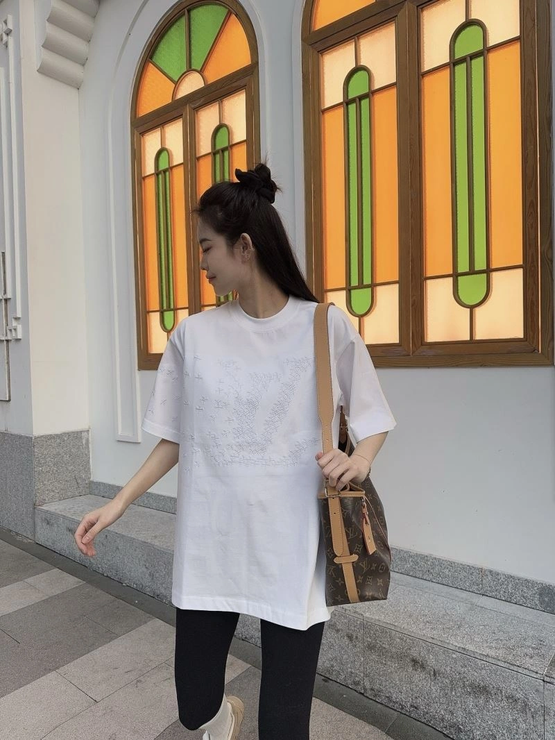Trendsetting Louis Vuitton T-Shirts 137990