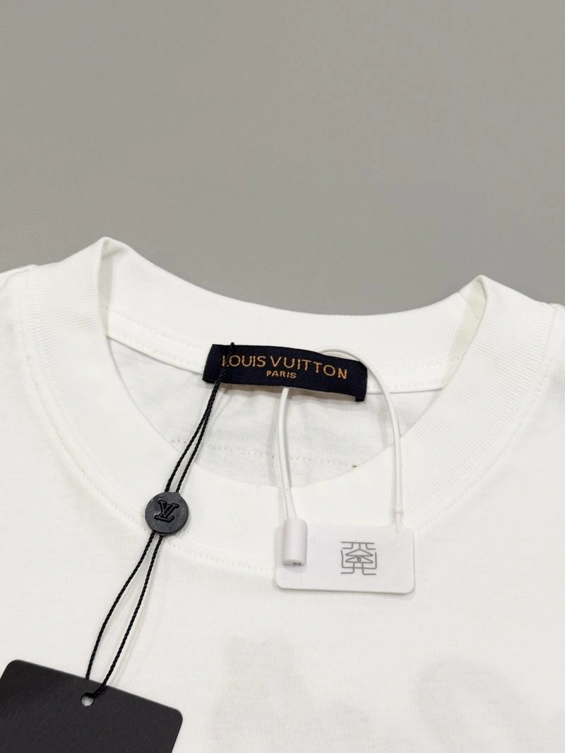 WellDesigned Louis Vuitton T-Shirts 137960