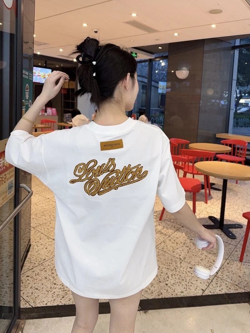 WellDesigned Louis Vuitton T-Shirts 137960