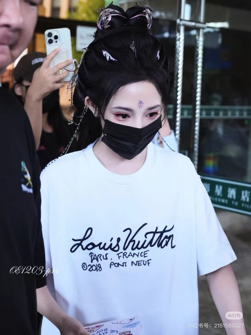 Louis Vuitton T-Shirts Breathable 137956