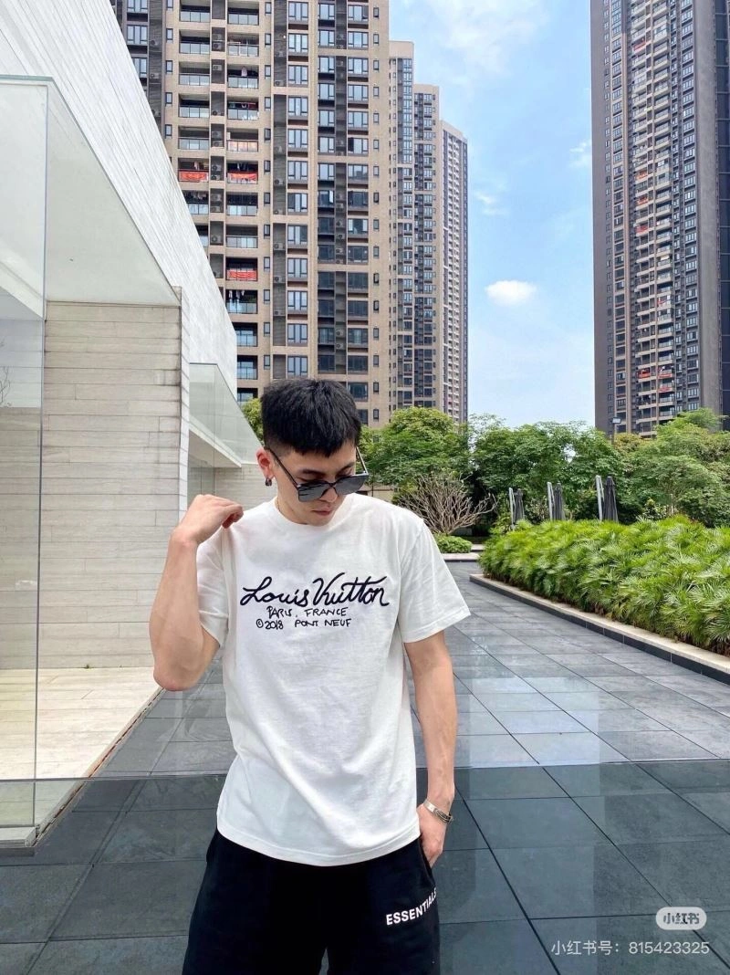 Louis Vuitton T-Shirts Breathable 137956