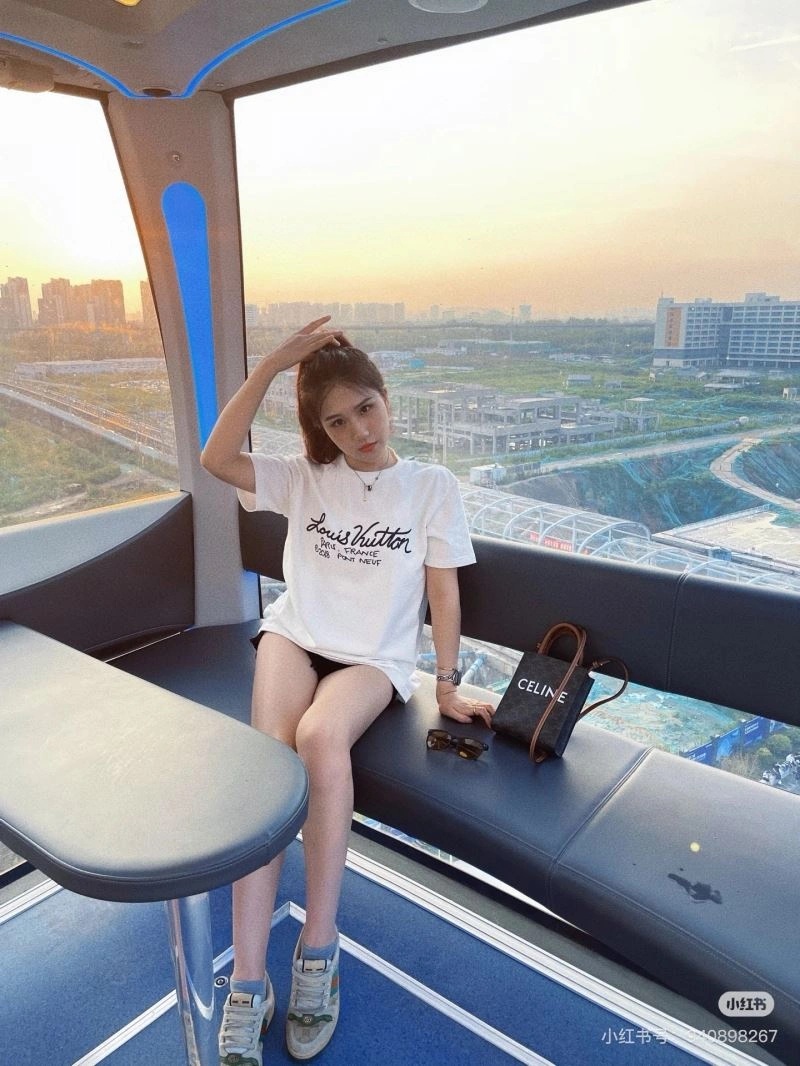 Louis Vuitton T-Shirts Breathable 137956