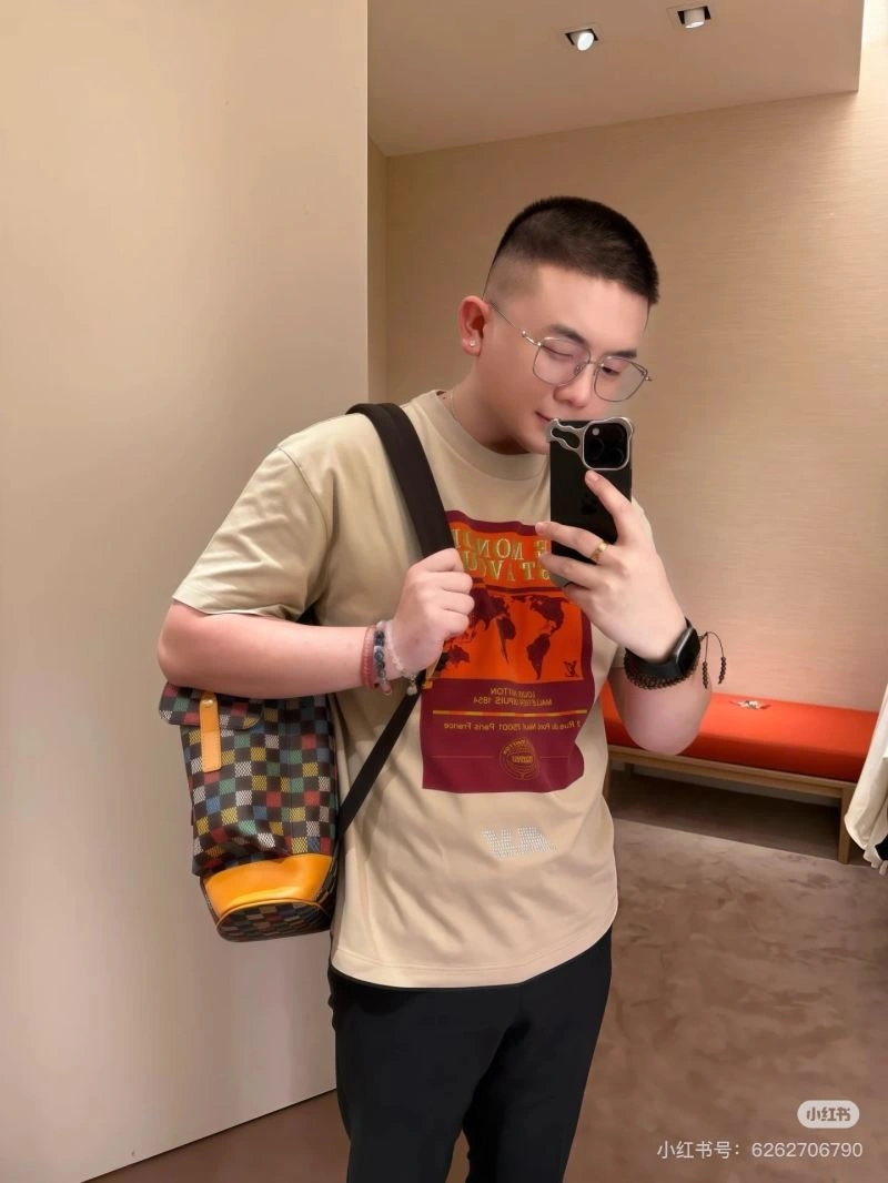 Louis Vuitton T-Shirts Comfortable 137955