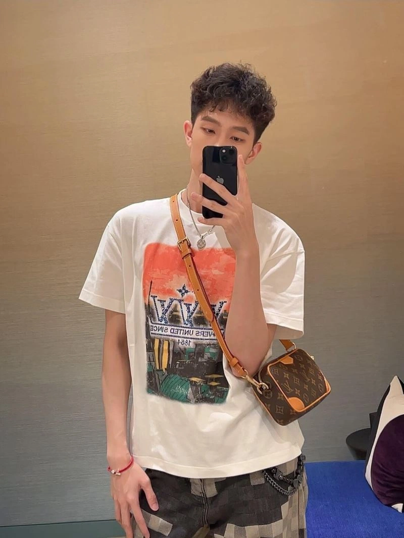 Louis Vuitton T-Shirts Durable 137954
