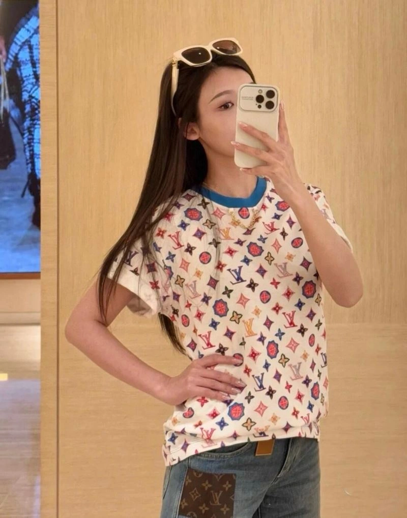 Louis Vuitton T-Shirts Lightweight 137953